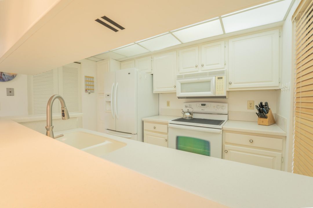 For Sale: $319,000 (2 beds, 2 baths, 1434 Square Feet)