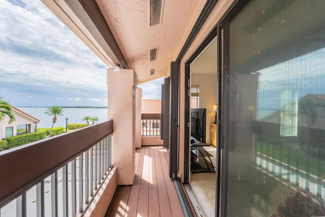 For Sale: $319,000 (2 beds, 2 baths, 1434 Square Feet)