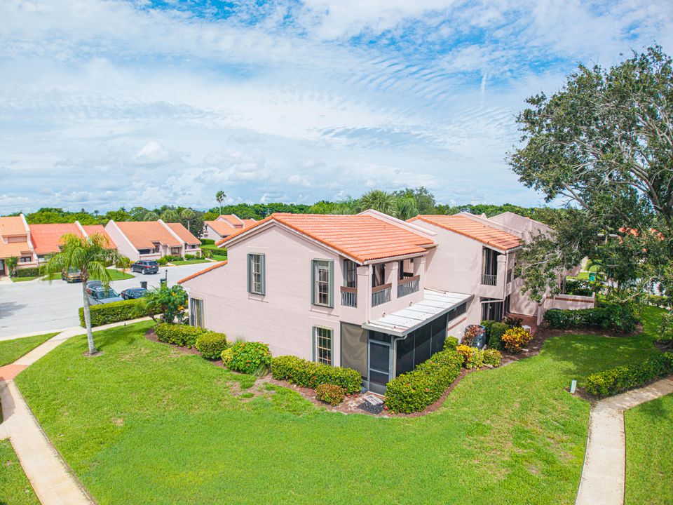 For Sale: $319,000 (2 beds, 2 baths, 1434 Square Feet)