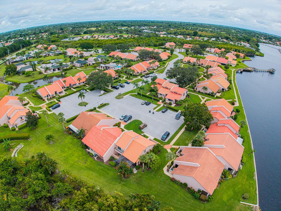 For Sale: $319,000 (2 beds, 2 baths, 1434 Square Feet)