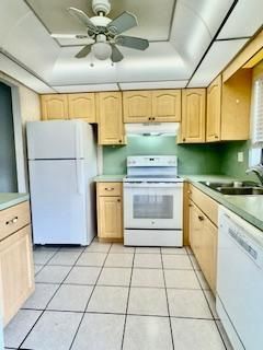 Active With Contract: $109,500 (2 beds, 2 baths, 968 Square Feet)