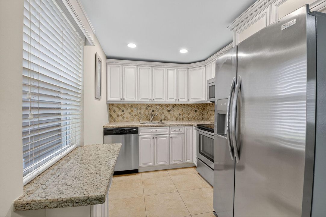 Activo con contrato: $130,000 (2 camas, 2 baños, 910 Pies cuadrados)