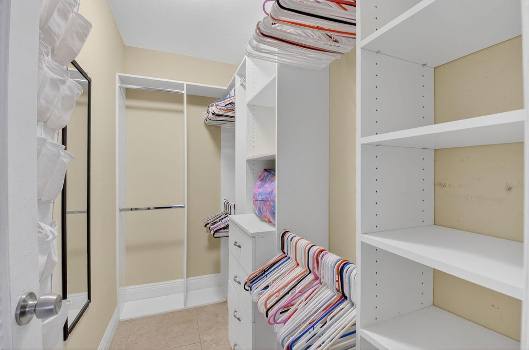 Activo con contrato: $130,000 (2 camas, 2 baños, 910 Pies cuadrados)