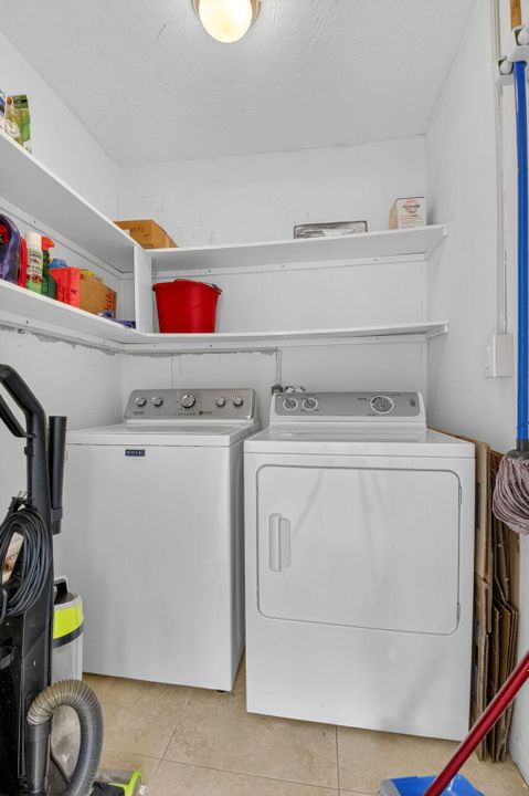 Activo con contrato: $130,000 (2 camas, 2 baños, 910 Pies cuadrados)