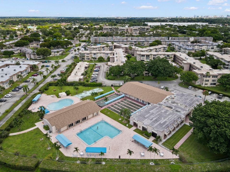 For Sale: $99,000 (2 beds, 2 baths, 1050 Square Feet)