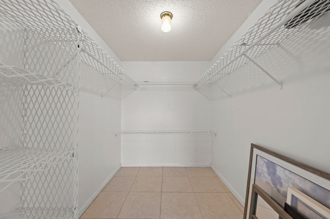 For Sale: $99,000 (2 beds, 2 baths, 1050 Square Feet)