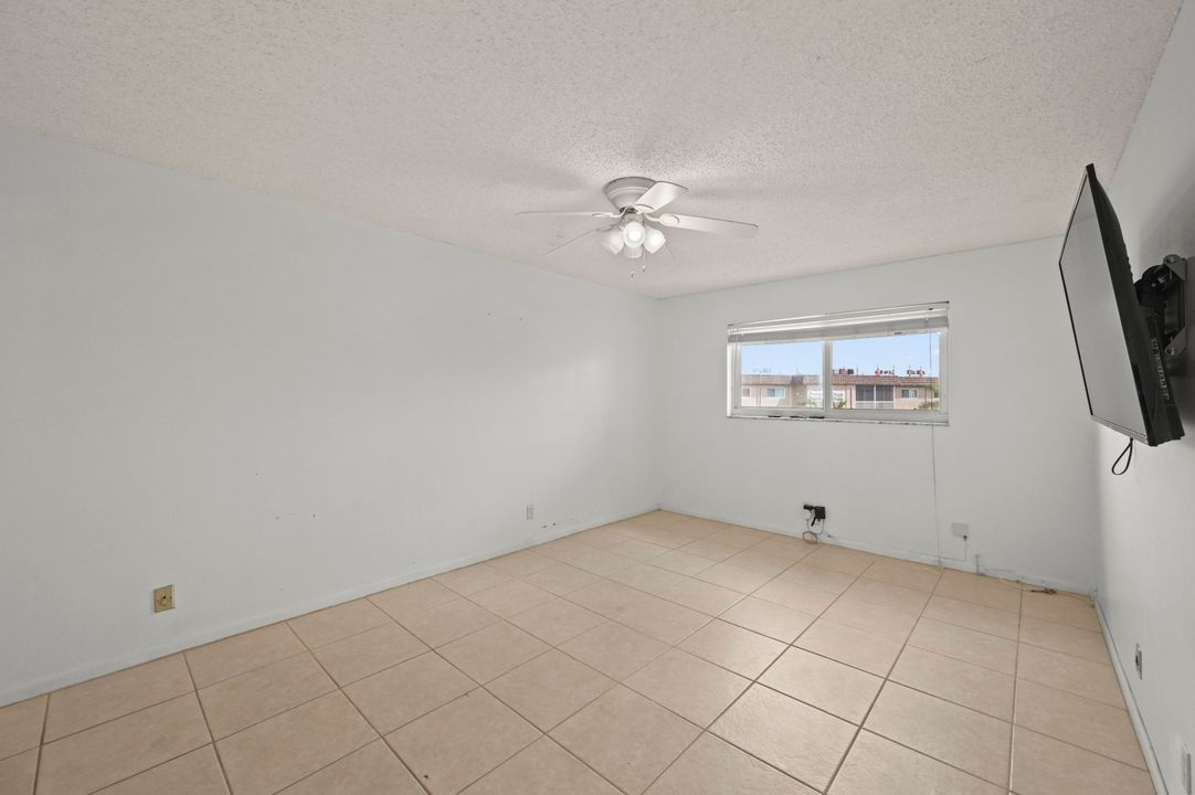 For Sale: $99,000 (2 beds, 2 baths, 1050 Square Feet)