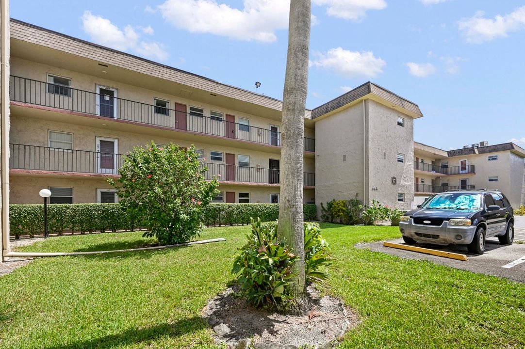 For Sale: $99,000 (2 beds, 2 baths, 1050 Square Feet)