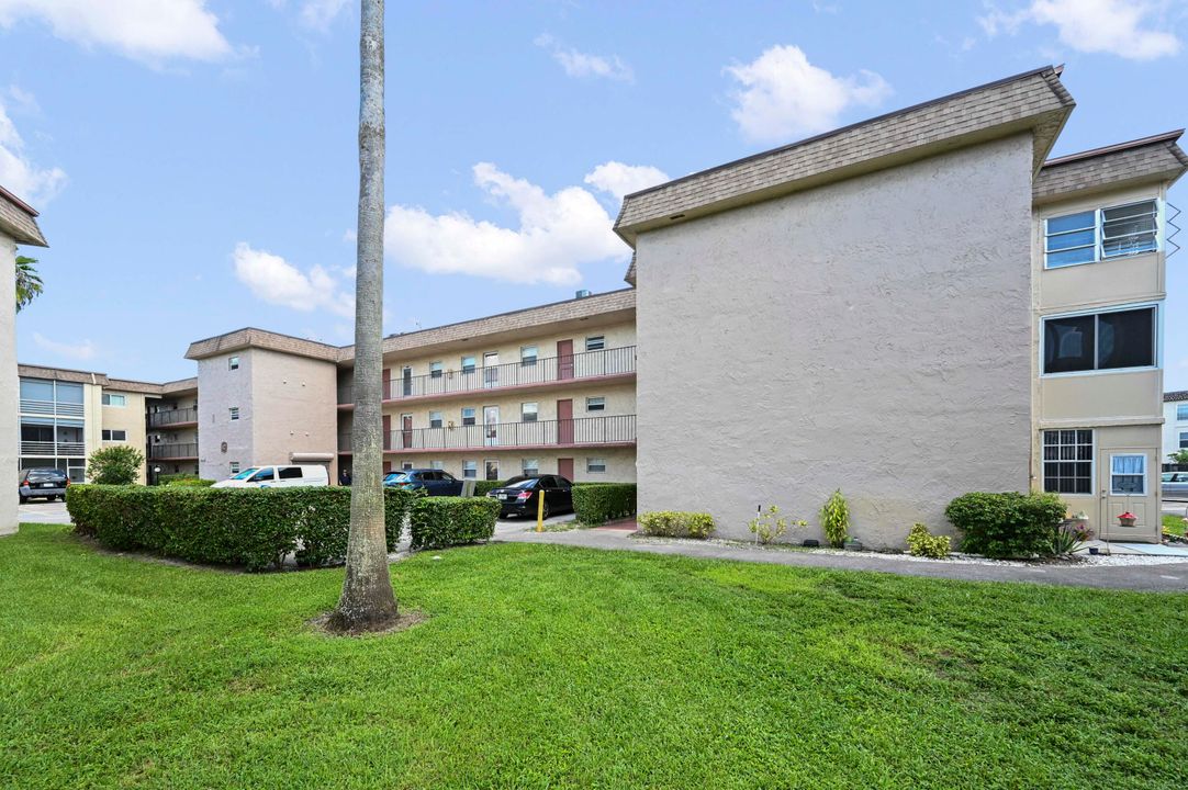 For Sale: $99,000 (2 beds, 2 baths, 1050 Square Feet)