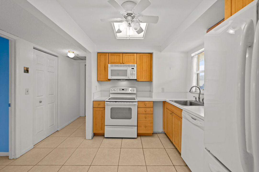 For Sale: $99,000 (2 beds, 2 baths, 1050 Square Feet)