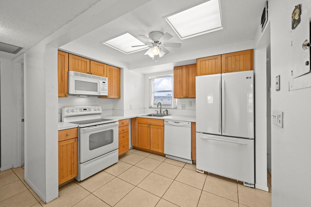 For Sale: $99,000 (2 beds, 2 baths, 1050 Square Feet)