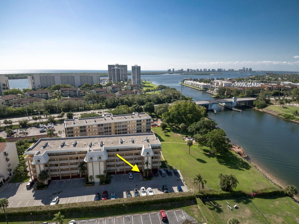 Recently Sold: $234,000 (2 beds, 2 baths, 1054 Square Feet)