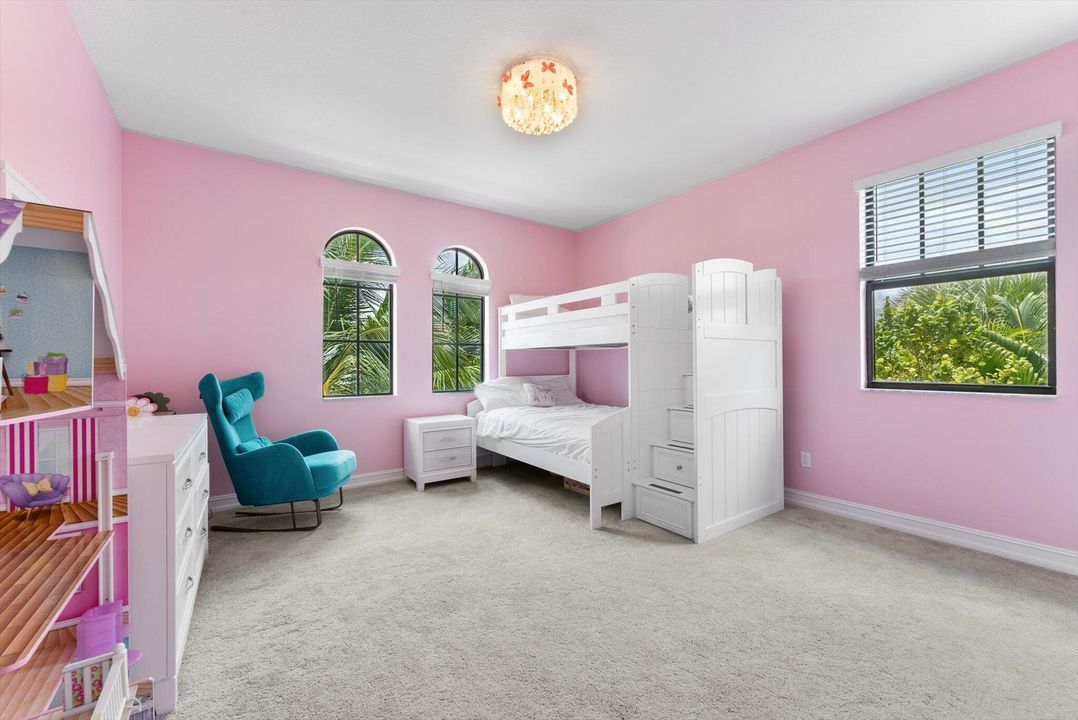 Activo con contrato: $1,777,000 (7 camas, 5 baños, 5369 Pies cuadrados)