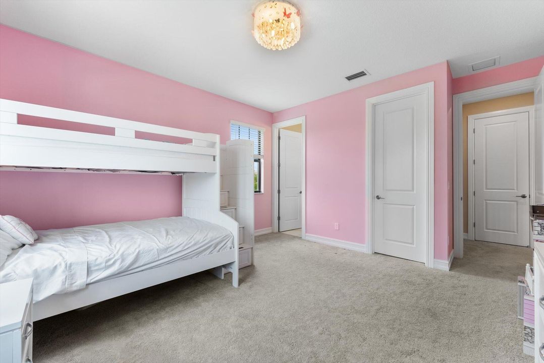 Activo con contrato: $1,777,000 (7 camas, 5 baños, 5369 Pies cuadrados)