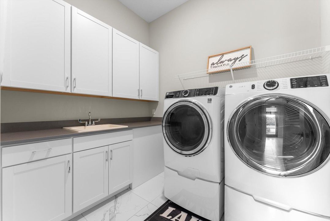 Activo con contrato: $1,777,000 (7 camas, 5 baños, 5369 Pies cuadrados)