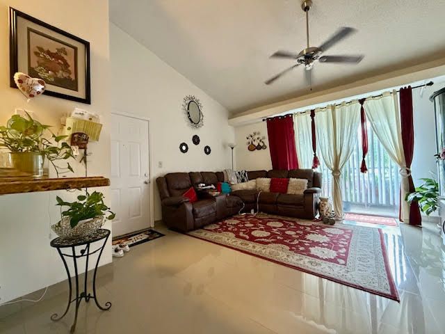 For Sale: $249,000 (2 beds, 1 baths, 1227 Square Feet)