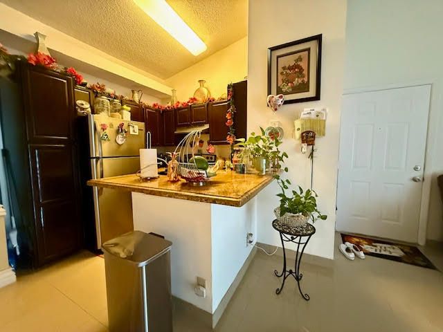 For Sale: $249,000 (2 beds, 1 baths, 1227 Square Feet)