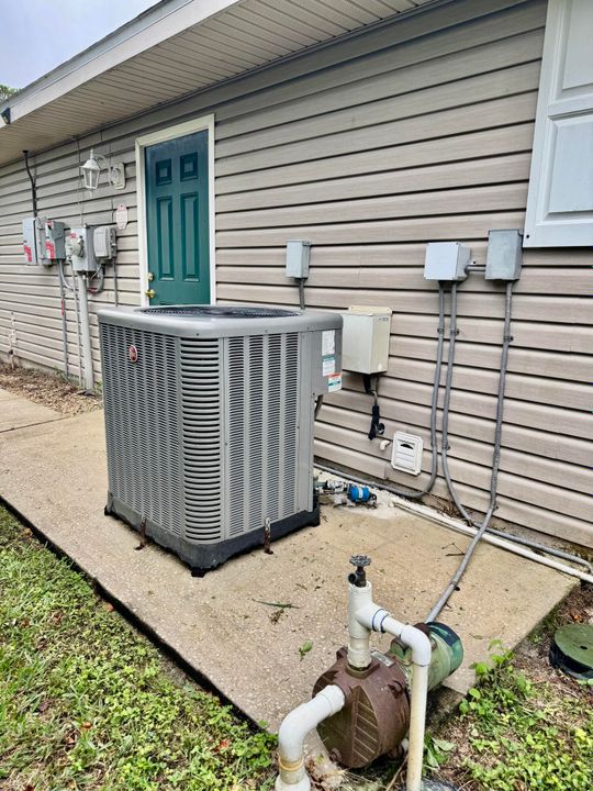 For Sale: $299,000 (3 beds, 2 baths, 1847 Square Feet)