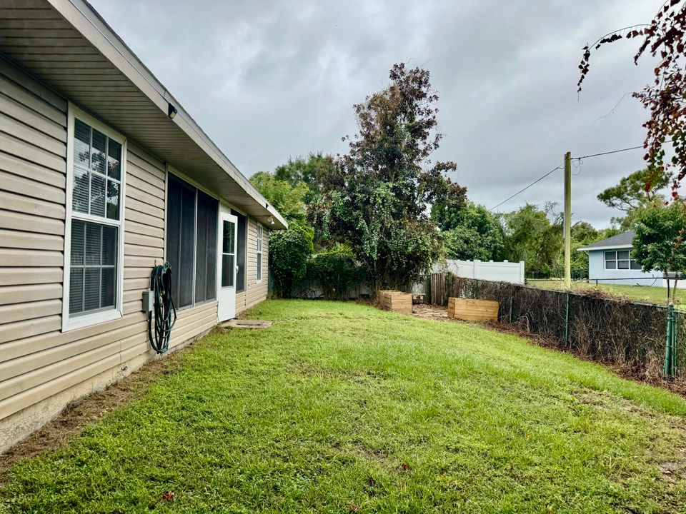 For Sale: $299,000 (3 beds, 2 baths, 1847 Square Feet)