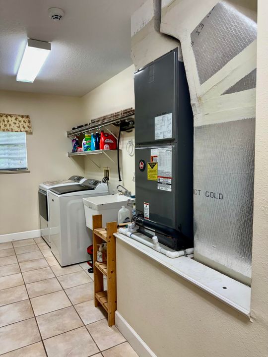 For Sale: $299,000 (3 beds, 2 baths, 1847 Square Feet)