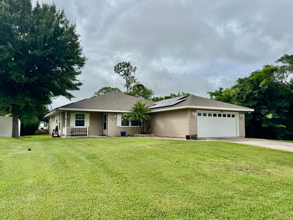 For Sale: $299,000 (3 beds, 2 baths, 1847 Square Feet)