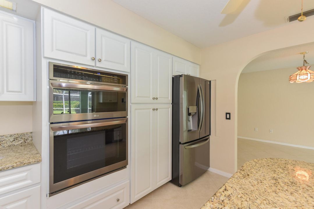 合同活跃: $649,000 (4 贝兹, 2 浴室, 2586 平方英尺)