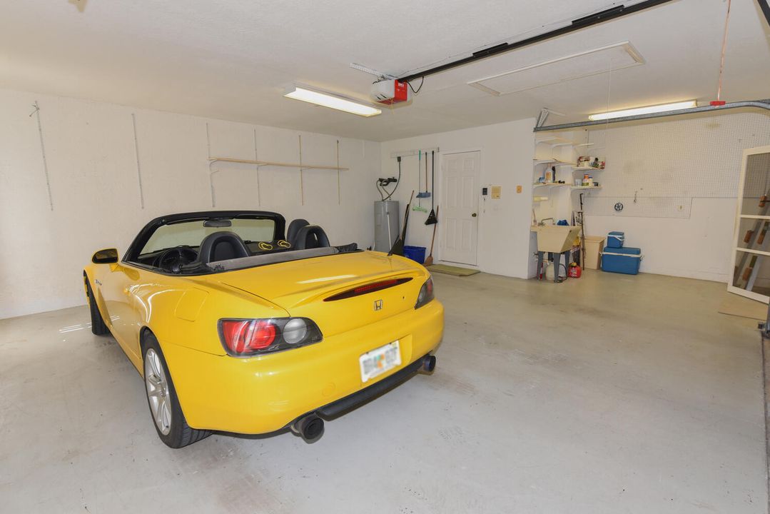 合同活跃: $649,000 (4 贝兹, 2 浴室, 2586 平方英尺)