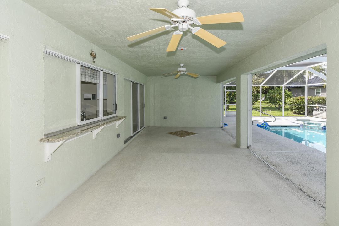 合同活跃: $649,000 (4 贝兹, 2 浴室, 2586 平方英尺)