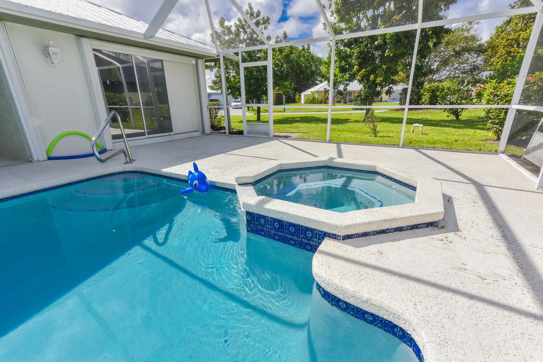 合同活跃: $649,000 (4 贝兹, 2 浴室, 2586 平方英尺)