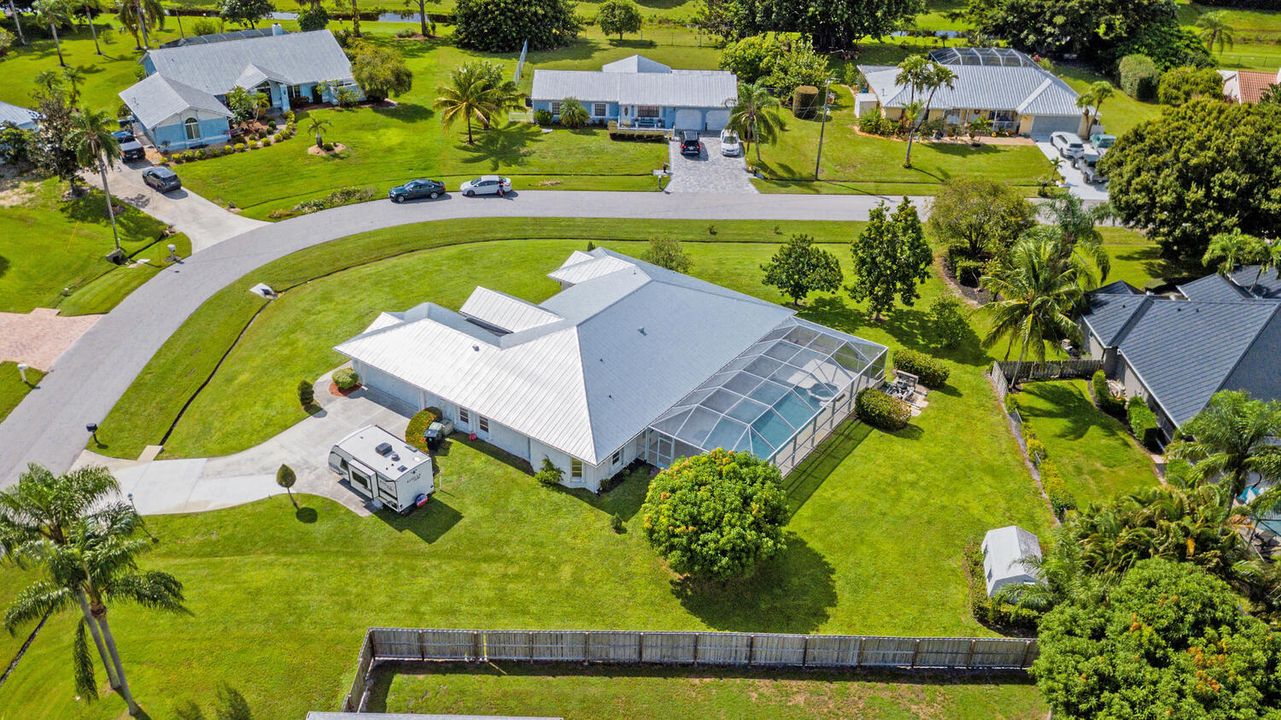 合同活跃: $649,000 (4 贝兹, 2 浴室, 2586 平方英尺)