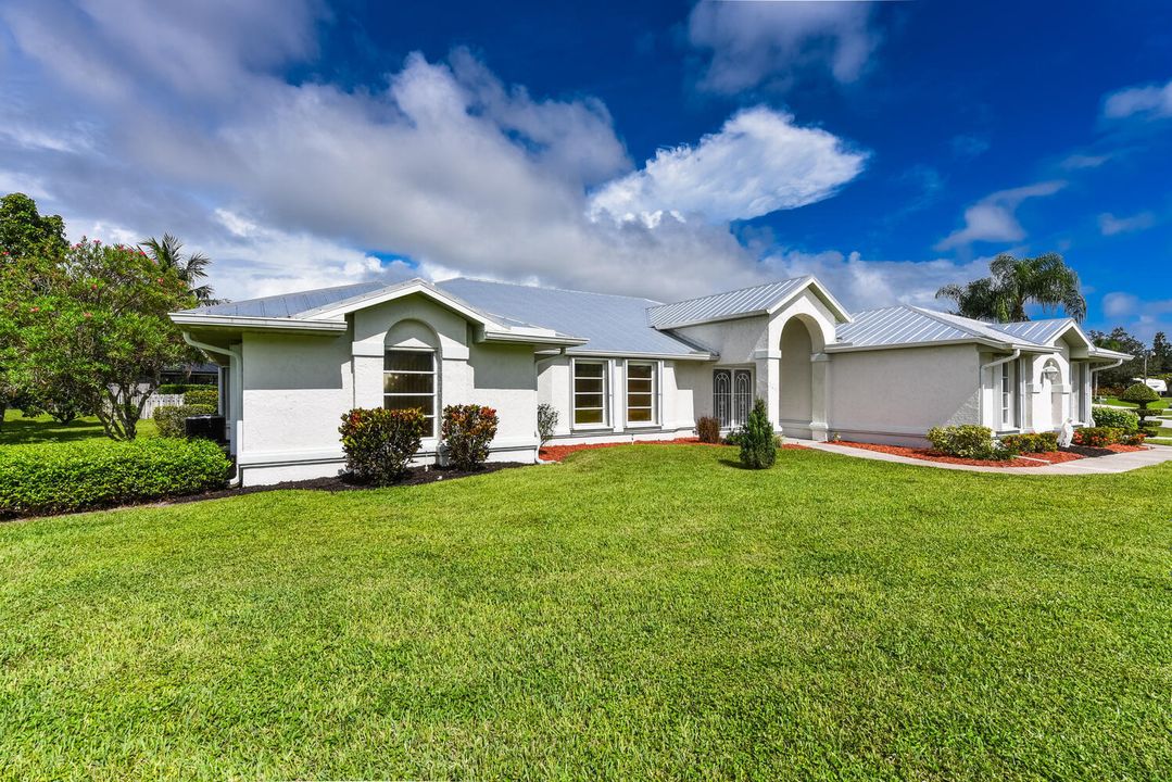 合同活跃: $649,000 (4 贝兹, 2 浴室, 2586 平方英尺)