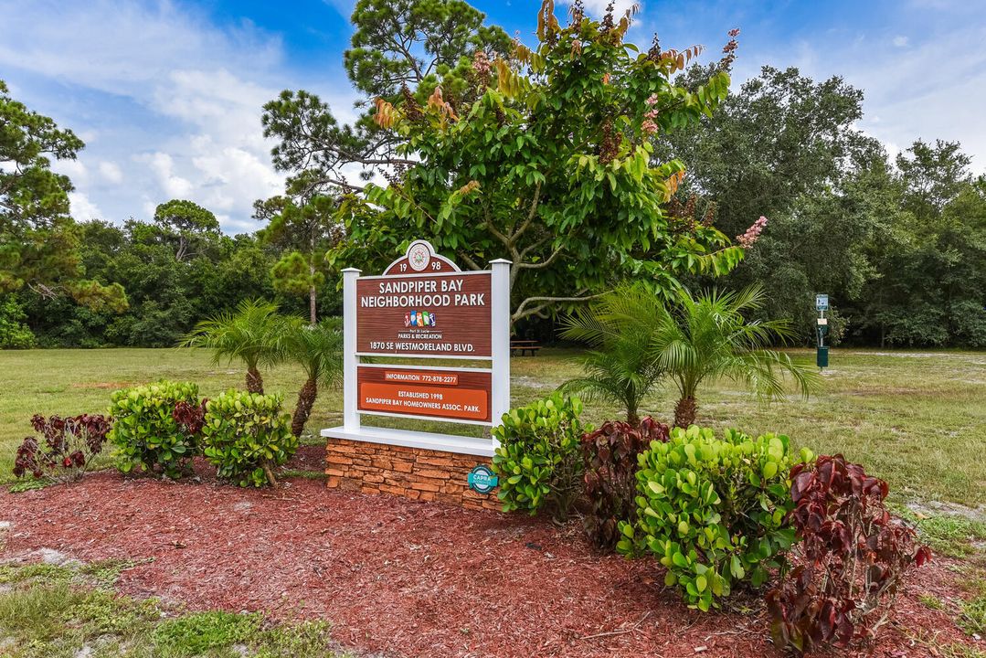 合同活跃: $649,000 (4 贝兹, 2 浴室, 2586 平方英尺)