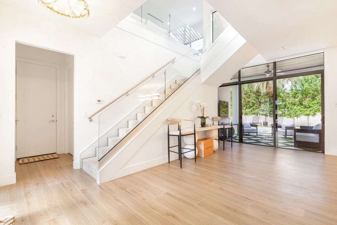 Activo con contrato: $4,495,000 (4 camas, 4 baños, 4016 Pies cuadrados)