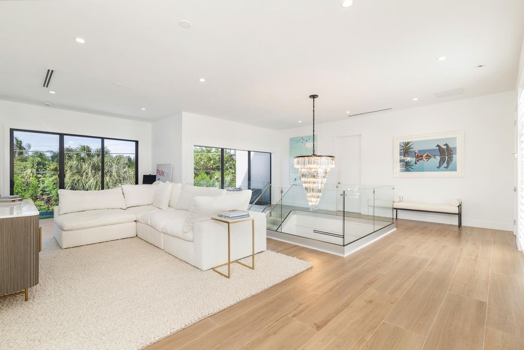 Activo con contrato: $4,495,000 (4 camas, 4 baños, 4016 Pies cuadrados)