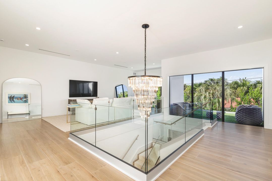 Activo con contrato: $4,495,000 (4 camas, 4 baños, 4016 Pies cuadrados)