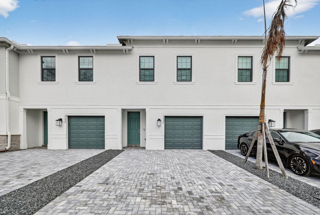 For Rent: $3,000 (3 beds, 2 baths, 1550 Square Feet)