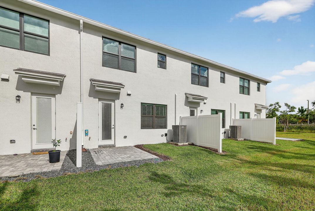 For Rent: $3,000 (3 beds, 2 baths, 1550 Square Feet)