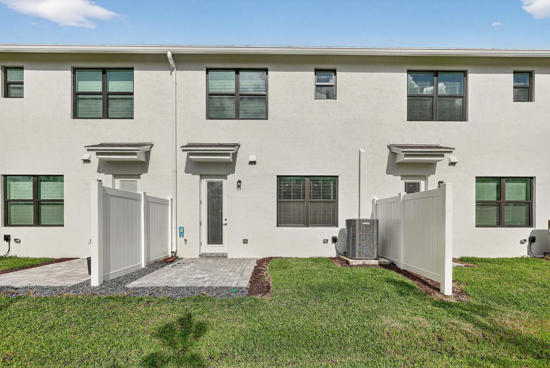 For Rent: $3,000 (3 beds, 2 baths, 1550 Square Feet)