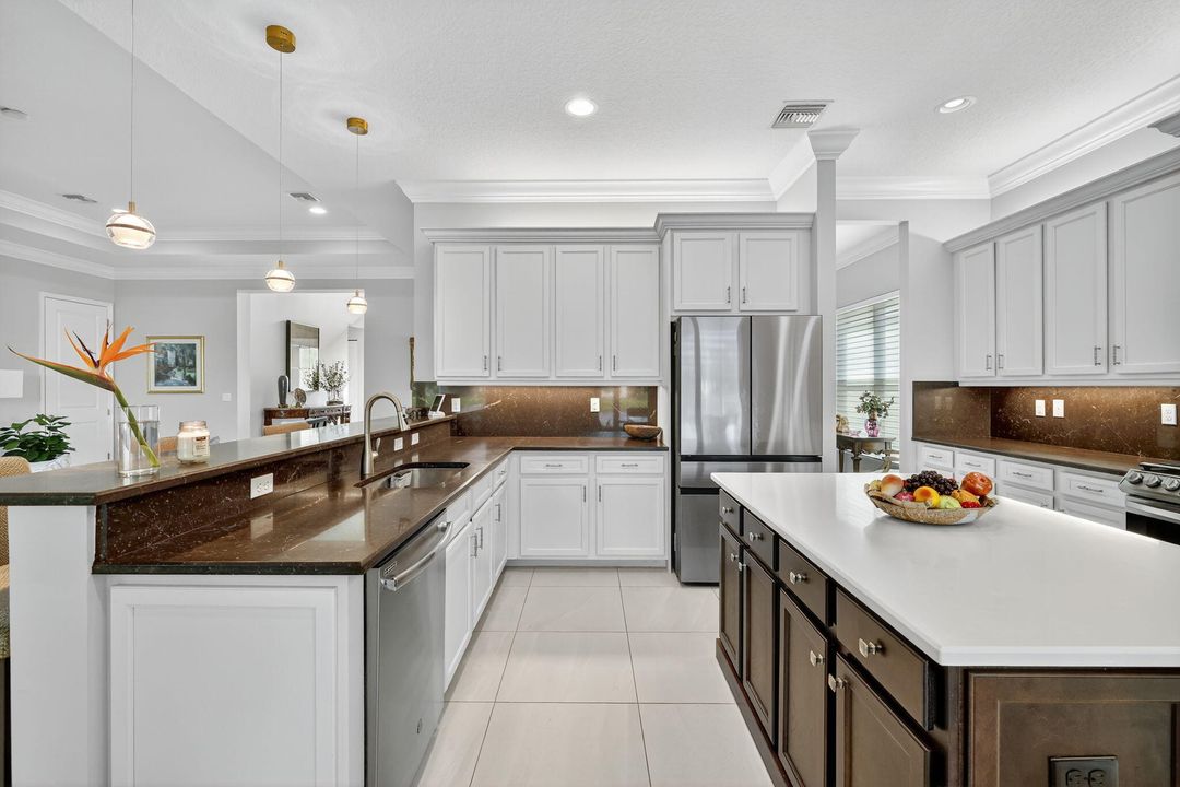 待售: $777,000 (3 贝兹, 2 浴室, 2580 平方英尺)