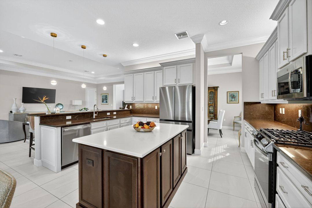 待售: $777,000 (3 贝兹, 2 浴室, 2580 平方英尺)