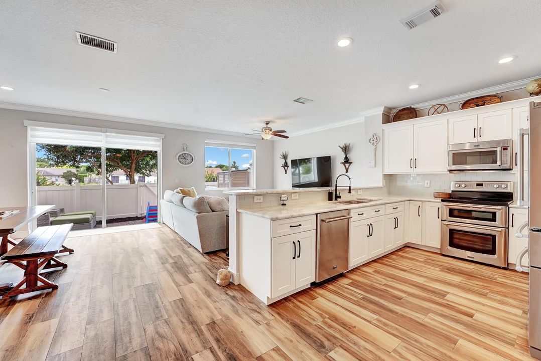 合同活跃: $3,250 (3 贝兹, 2 浴室, 1622 平方英尺)