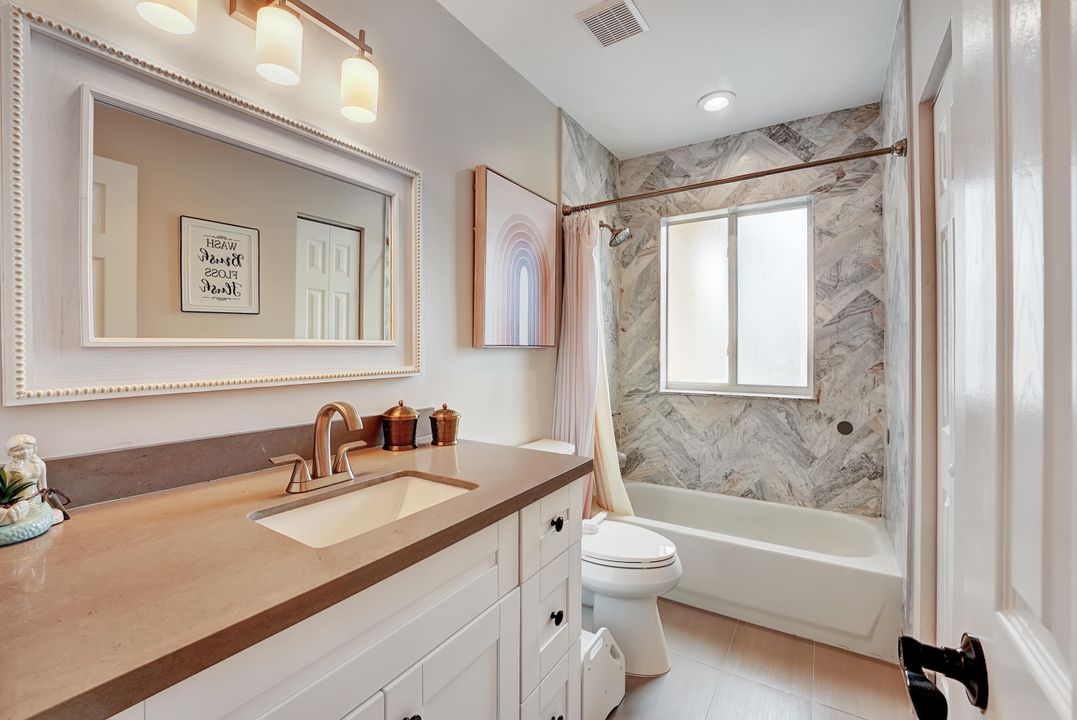 合同活跃: $3,250 (3 贝兹, 2 浴室, 1622 平方英尺)