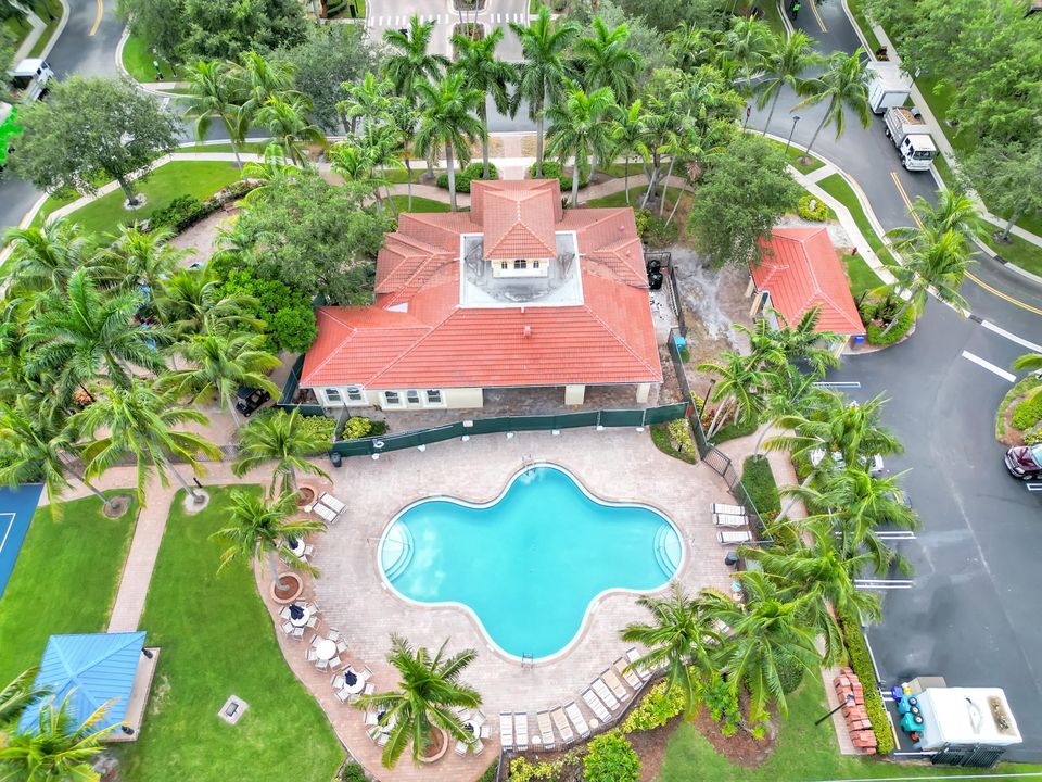 合同活跃: $3,250 (3 贝兹, 2 浴室, 1622 平方英尺)