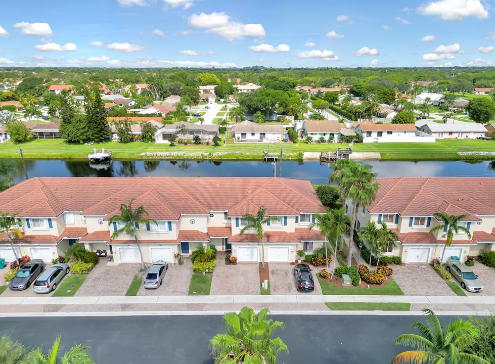 合同活跃: $3,250 (3 贝兹, 2 浴室, 1622 平方英尺)