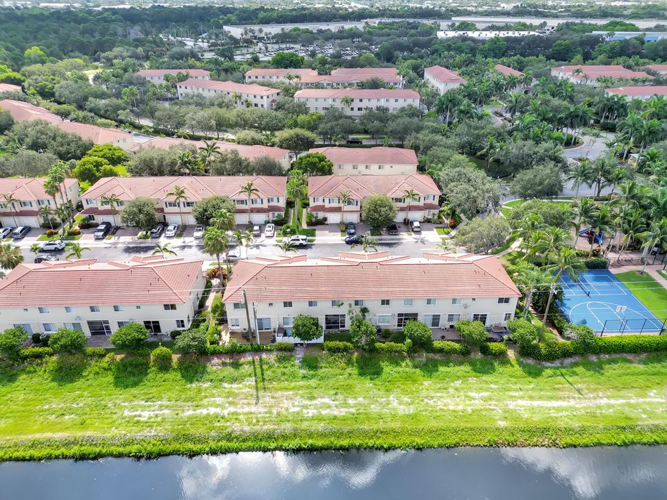 合同活跃: $3,250 (3 贝兹, 2 浴室, 1622 平方英尺)