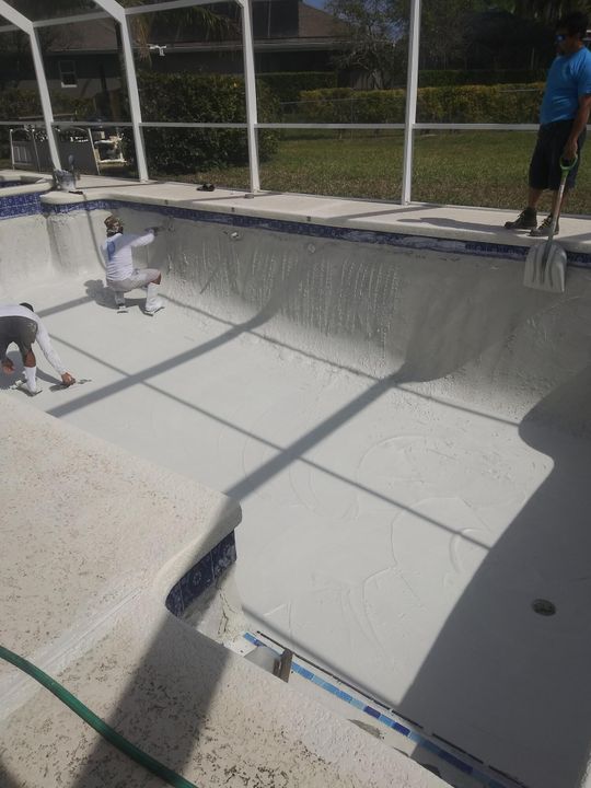 合同活跃: $649,000 (4 贝兹, 2 浴室, 2586 平方英尺)