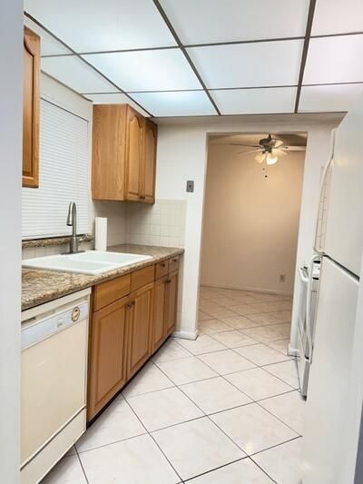 合同活跃: $1,250 (1 贝兹, 1 浴室, 888 平方英尺)