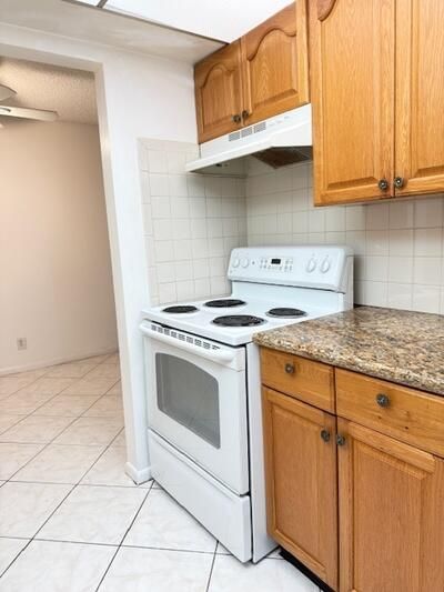 合同活跃: $1,250 (1 贝兹, 1 浴室, 888 平方英尺)