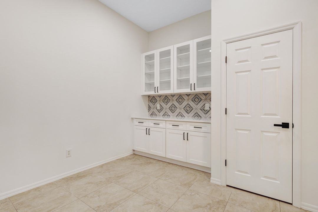 Active With Contract: $449,000 (3 beds, 2 baths, 1386 Square Feet)