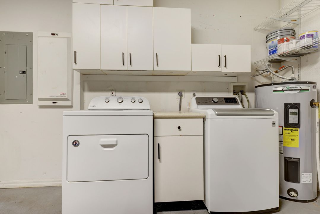 Active With Contract: $449,000 (3 beds, 2 baths, 1386 Square Feet)